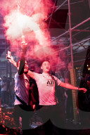 SPORT - PSG-Fans feiern vor dem Stadion Parc des Princes den Sieg im Halbfinale der Champions League