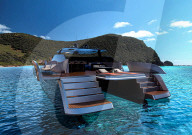 FEATURE - Sportliche Katamaran-Yacht mit eigenem Tauchboot