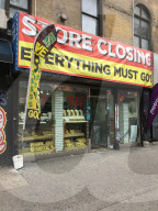 NEWS - Coronavirus: USA - Viele Läden in Manhattan, NYC, sind weiterhin geschlossen