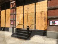 NEWS - Coronavirus: USA - Viele Läden in Manhattan, NYC, sind weiterhin geschlossen