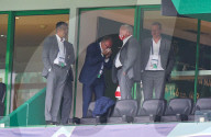 NEWS - Vorstand des FC Bayern auf der Tribüne beim CL-Halbfinal in Lissabon