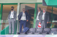 NEWS - Vorstand des FC Bayern auf der Tribüne beim CL-Halbfinal in Lissabon