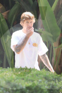 Hailey Baldwin and Justin Bieber shopping at Anita Ko
