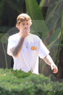 Hailey Baldwin and Justin Bieber shopping at Anita Ko