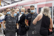 NEWS - Coronavirus: Kontrolle der Einhaltung der Maskenpflicht in Bus und Bahn in Deutschland