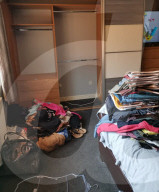 FEATURE -  Die Antwort auf Marie Kondo: Zwei Schwestern entrümpeln für 250 Euro am Tag fremde Haushalte