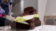 FEATURE - Turnschuhpaar ist eigentlich ein Kuchen
