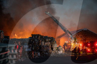 NEWS - Brand in einer Recycling-Anlage in Richmond, Kanada
