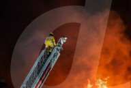 NEWS - Brand in einer Recycling-Anlage in Richmond, Kanada