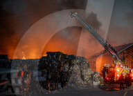 NEWS - Brand in einer Recycling-Anlage in Richmond, Kanada