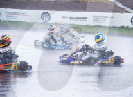 ROYALS - Prinz Carl Philip von Schweden nimmt bei starkem Regen am Kart-Rennen im GTR-Motorpark in Eskilstuna, Schweden, teil