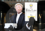 NEWS - "The Secret Barrister" lanciert Buch in London