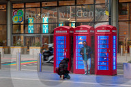 FEATURE - Kunstinstallation mit klassischen Telefonzellen in London