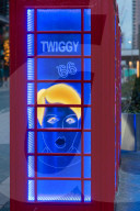 FEATURE - Kunstinstallation mit klassischen Telefonzellen in London