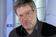 NEWS - Der Bundesvorsitzende der Grünen Robert Habeck bei seinem Besuch bei der Firma Epson
