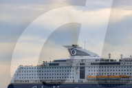 FEATURE - Dicke Schiffe, dicke Luft? Eine Color Line Fähre bei der Einfahrt in die Kieler Förde