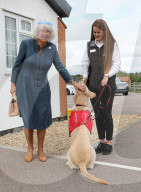ROYALS - Camilla, Herzogin von Cornwall, besucht medizinische Spürhunde