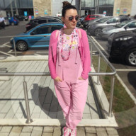 FEATURE -  Besessen von Pink: Lehrerin dekoriert ihr Haus komplett in der rosa Knallfarbe
