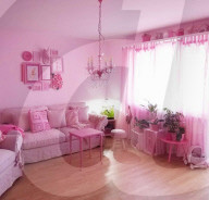 FEATURE -  Besessen von Pink: Lehrerin dekoriert ihr Haus komplett in der rosa Knallfarbe