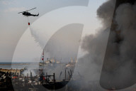 NEWS -  Beirut: Grossbrand im Hafen Wochen nach der Explosion