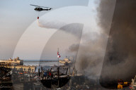 NEWS -  Beirut: Grossbrand im Hafen Wochen nach der Explosion