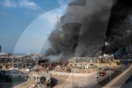 NEWS -  Beirut: Grossbrand im Hafen Wochen nach der Explosion