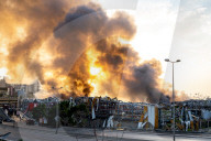 NEWS -  Beirut: Grossbrand im Hafen Wochen nach der Explosion