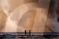 NEWS -  Beirut: Grossbrand im Hafen Wochen nach der Explosion