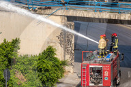 NEWS -  Beirut: Grossbrand im Hafen Wochen nach der Explosion