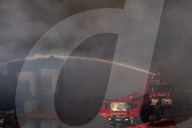 NEWS -  Beirut: Grossbrand im Hafen Wochen nach der Explosion