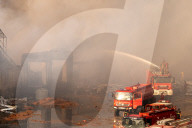 NEWS -  Beirut: Grossbrand im Hafen Wochen nach der Explosion