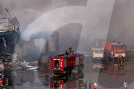 NEWS -  Beirut: Grossbrand im Hafen Wochen nach der Explosion