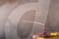 NEWS -  Beirut: Grossbrand im Hafen Wochen nach der Explosion