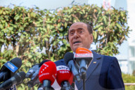 NEWS - Silvio Berlusconi verlässt das Krankenhaus San Raffaele 