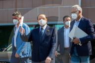 NEWS - Silvio Berlusconi verlässt das Krankenhaus San Raffaele 
