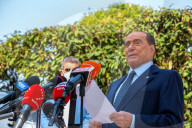 NEWS - Silvio Berlusconi verlässt das Krankenhaus San Raffaele 