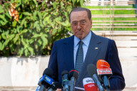 NEWS - Silvio Berlusconi verlässt das Krankenhaus San Raffaele 