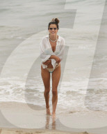 PEOPLE - Alessandra Ambrosio im Sand beim Beachvolleyball
