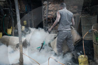 NEWS - Kenia: Herstellung des tödlichen Getränks Changaa in Nairobi