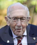 PEOPLE -  Fototermin für die Autobiographie von Hauptmann Sir Tom Moore