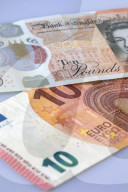 NEWS - Britisches Pfund, US-Dollar, Euro, Schweizer Franken (Symbolbilder)