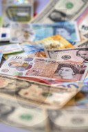 NEWS - Britisches Pfund, US-Dollar, Euro, Schweizer Franken (Symbolbilder)