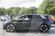 SPORT -Dresden: Deutscher Bundestrainer Joachim Löw holt sich einen VW ID.3 ab