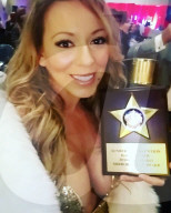 FEATURE - Lookalike: Ex-Militärpolizistin kassiert über 1500 Pfund pro Stunde als Mariah Carey Doppelgängerin