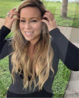 FEATURE - Lookalike: Ex-Militärpolizistin kassiert über 1500 Pfund pro Stunde als Mariah Carey Doppelgängerin
