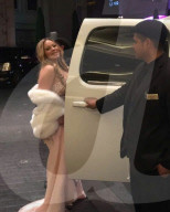 FEATURE - Lookalike: Ex-Militärpolizistin kassiert über 1500 Pfund pro Stunde als Mariah Carey Doppelgängerin