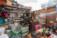 NEWS - Coronavirus: Kameratechniker kehren zur Arbeit im 'Foto Tecnica Gloria'-Geschäft in Mexiko zurück
