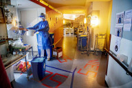 NEWS - Coronavirus: Gesundheitspersonal kümmert sich um Covid-19-Patienten im Spaarne Gasthuis Hospital in Haarlem