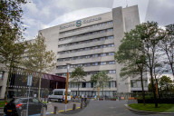 NEWS - Coronavirus: Gesundheitspersonal kümmert sich um Covid-19-Patienten im Spaarne Gasthuis Hospital in Haarlem