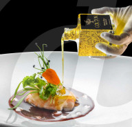 FEATURE - Luxus-Olivenöl mit 24 -Karat Goldplättchen